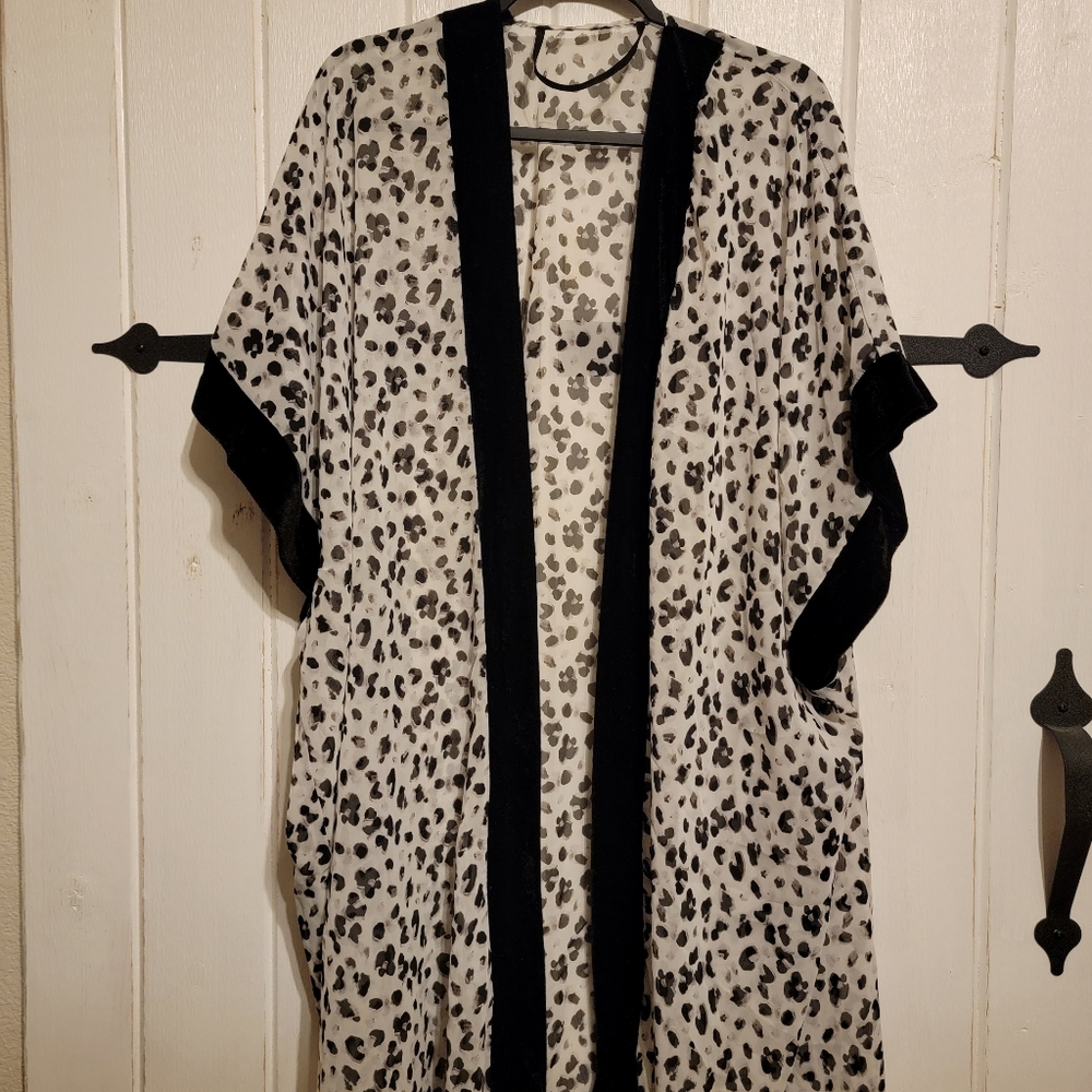 Womens Coverup Leopard Print Kimono Cardigan Black White